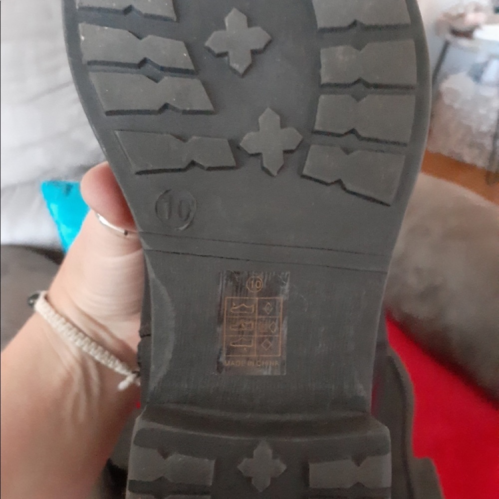 Boots - Picture 11 of 11